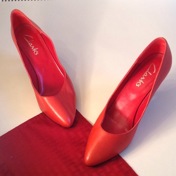 clarks red shoes